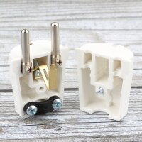 Schutzkontakt-Stecker reinweiß 250V/16A mit Schraubanschluss