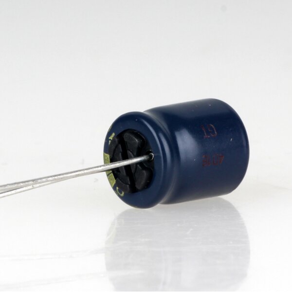 680uF 10V Elko Elektrolytkondensator Radial 105° 10x13mm Rastermaß 5mm